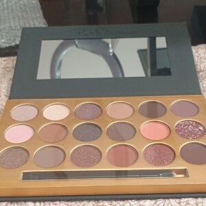 18-Color Eyeshadow Palette